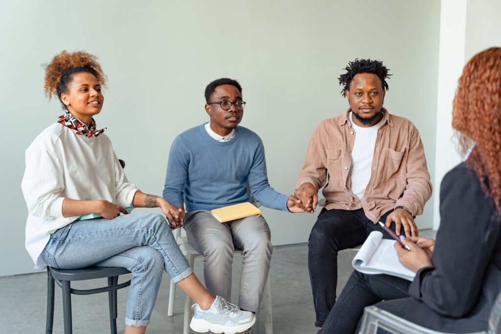 people in a psychotherapy session with a psychologist